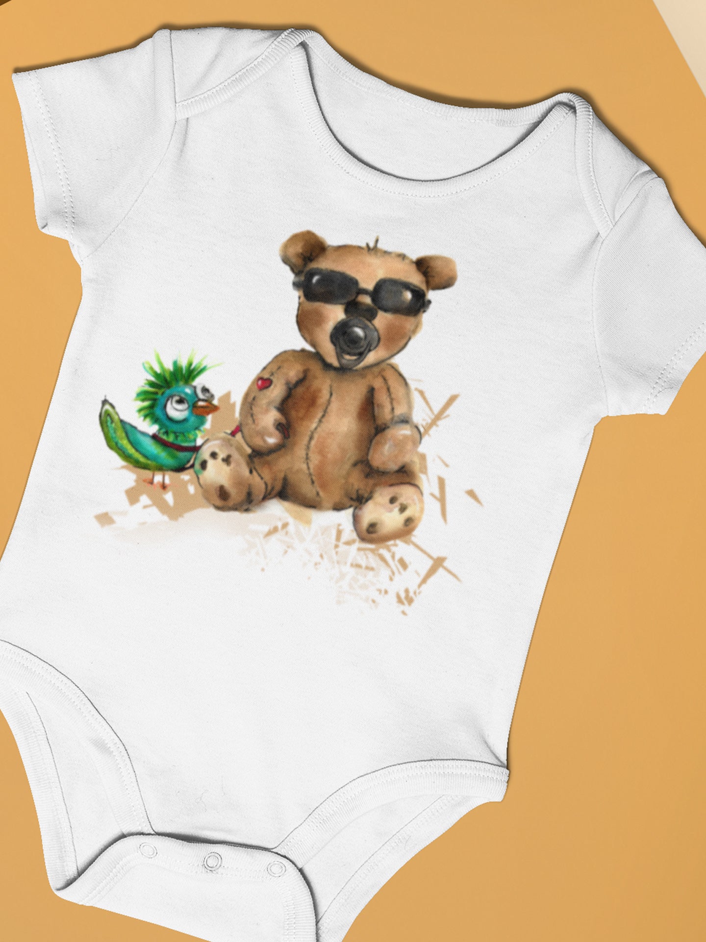 body bebe 200 g/m², 100 % coton peigné ringspun, pré-rétréci, body avec encolure américaine, bord côte aux manches, 3 boutons-pression sans nickel à la base.
